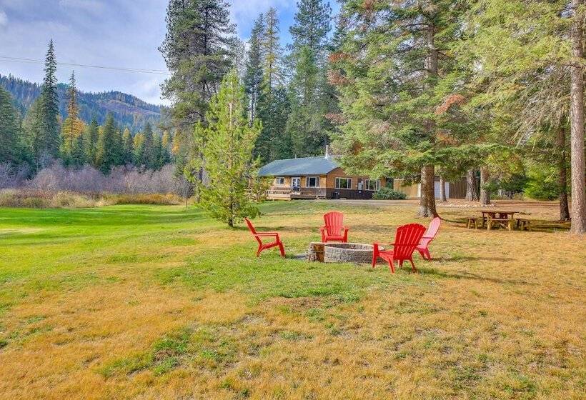 Scenic Priest Lake Vacation Rental: Deck + Views!