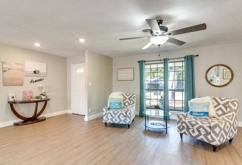 Seabrook Getaway: 5 Mi To Nasa Control Center!