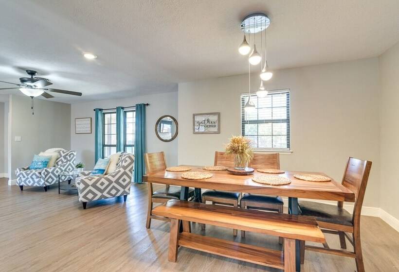 Seabrook Getaway: 5 Mi To Nasa Control Center!