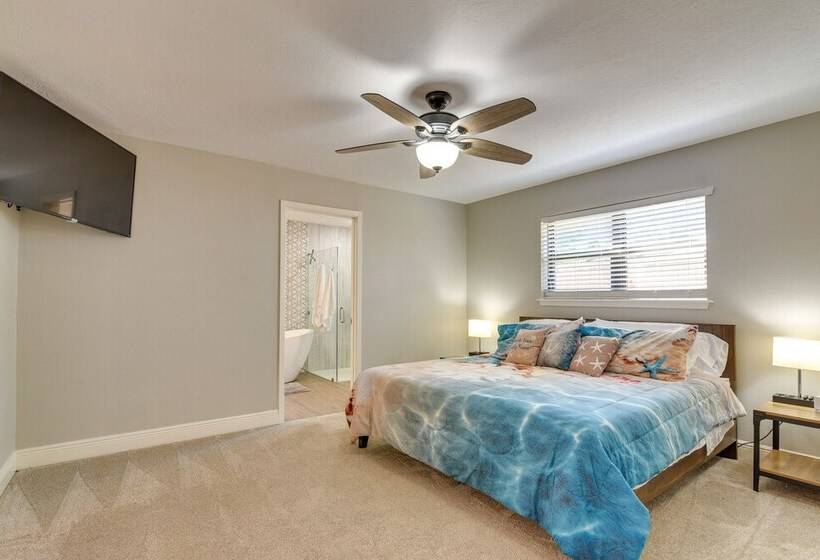 Seabrook Getaway: 5 Mi To Nasa Control Center!