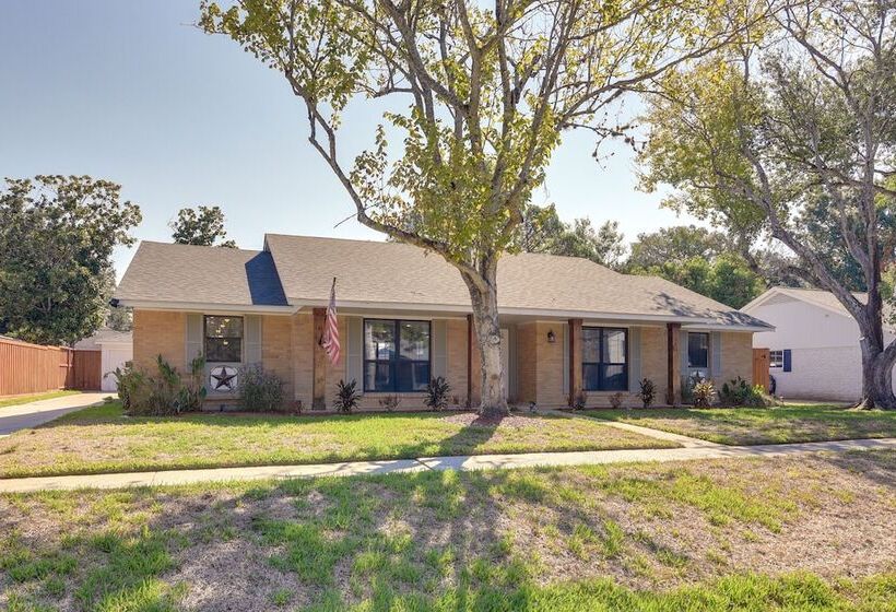 Seabrook Getaway: 5 Mi To Nasa Control Center!