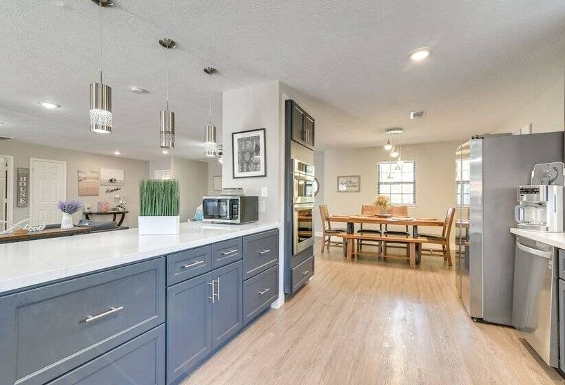 Seabrook Getaway: 5 Mi To Nasa Control Center!