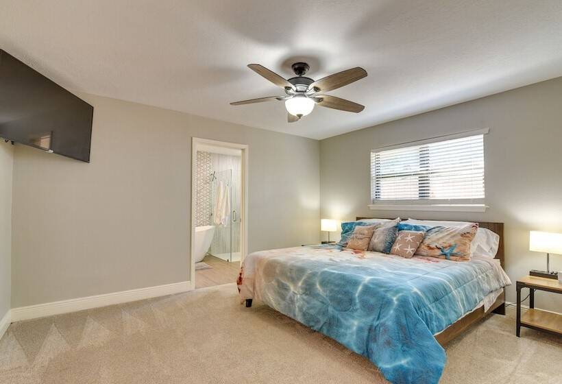 Seabrook Getaway: 5 Mi To Nasa Control Center!