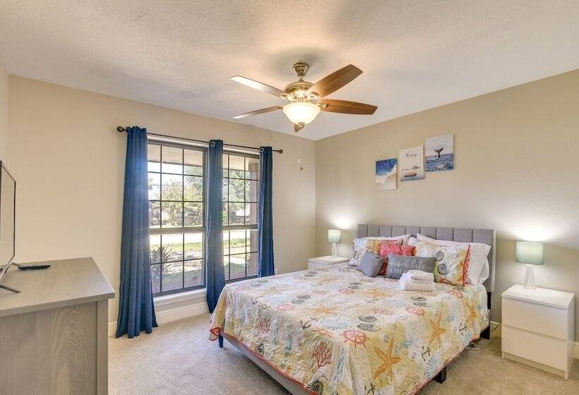 Seabrook Getaway: 5 Mi To Nasa Control Center!