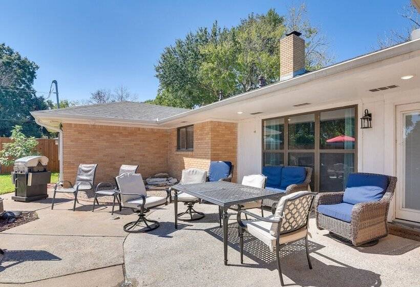 Seabrook Getaway: 5 Mi To Nasa Control Center!