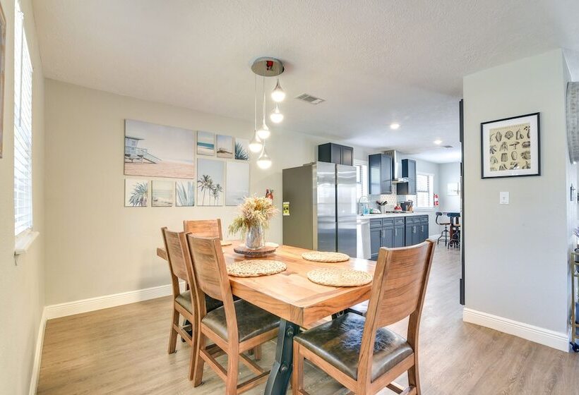 Seabrook Getaway: 5 Mi To Nasa Control Center!