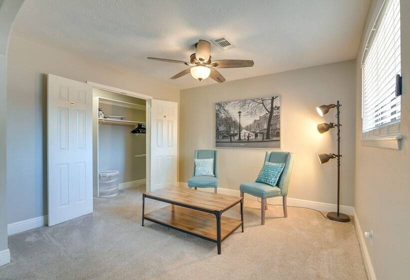 Seabrook Getaway: 5 Mi To Nasa Control Center!