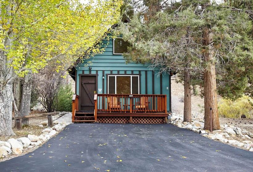 Hot Tub & Deck: Big Bear City Cabin Near Skiing