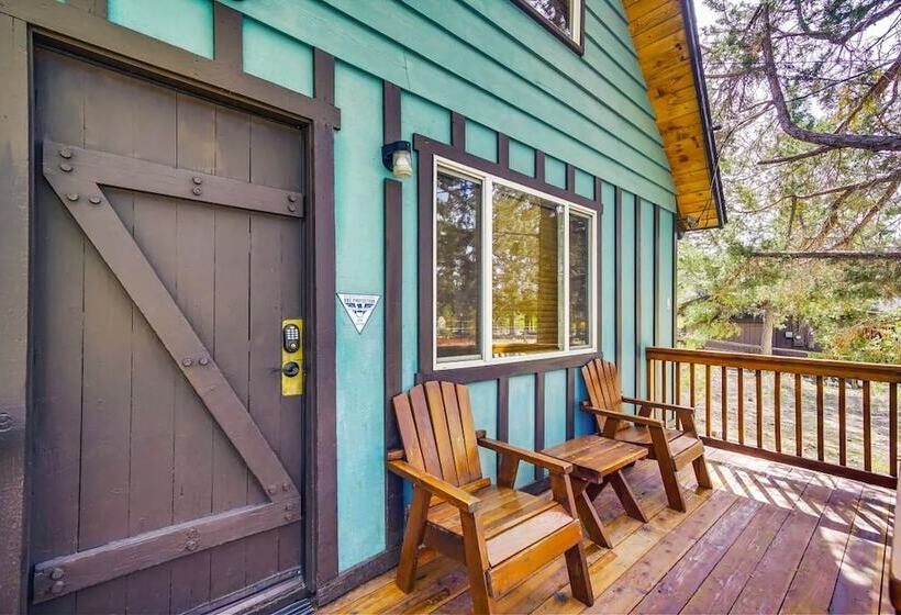 Hot Tub & Deck: Big Bear City Cabin Near Skiing