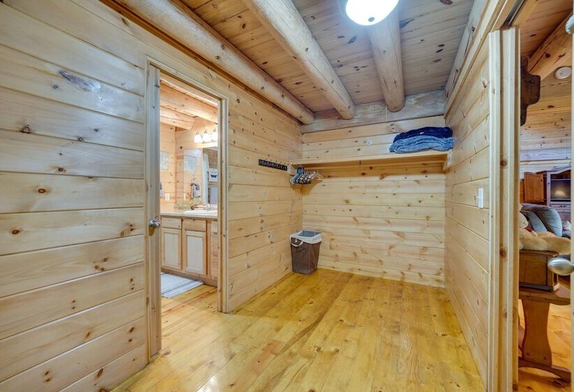 Secluded Broken Bow Cabin W/ Firepit And Deck!