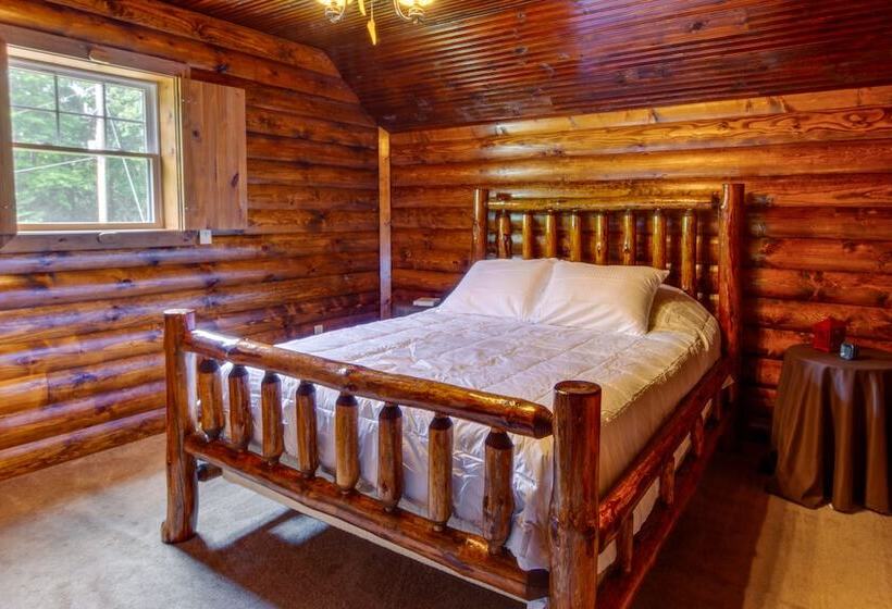 Secluded Cabin W/ On Site Creek + Trails!