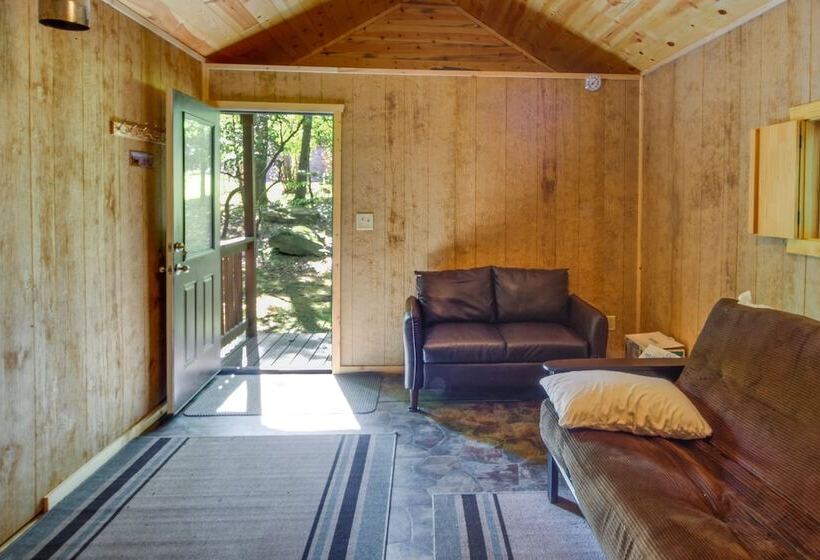 Secluded Cabin W/ On Site Creek + Trails!
