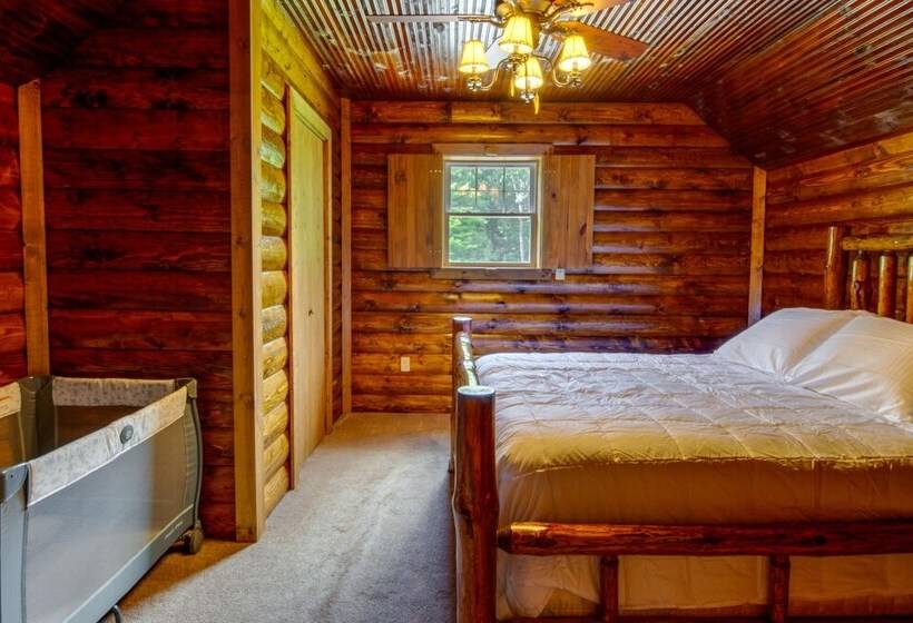 Secluded Cabin W/ On Site Creek + Trails!