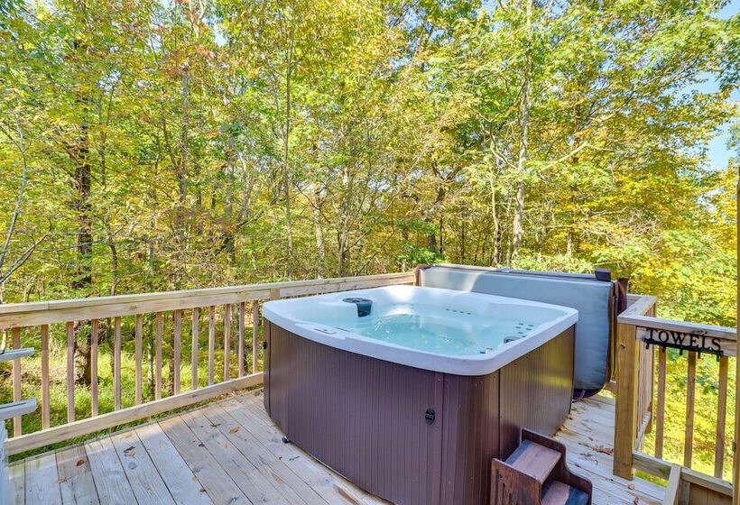 Hot Tub & Sauna: Secluded Pocono Getaway!