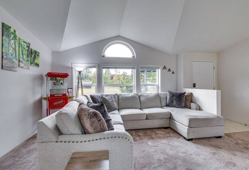 Secluded Port Angeles Home W/ Deck & Gas Grill!