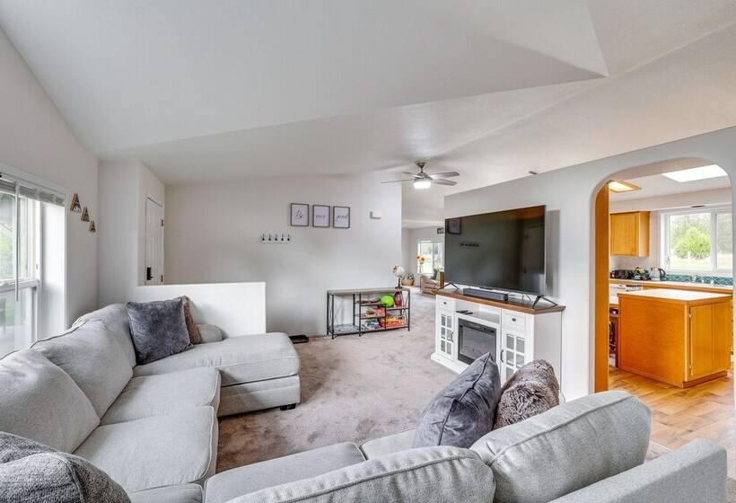 Secluded Port Angeles Home W/ Deck & Gas Grill!