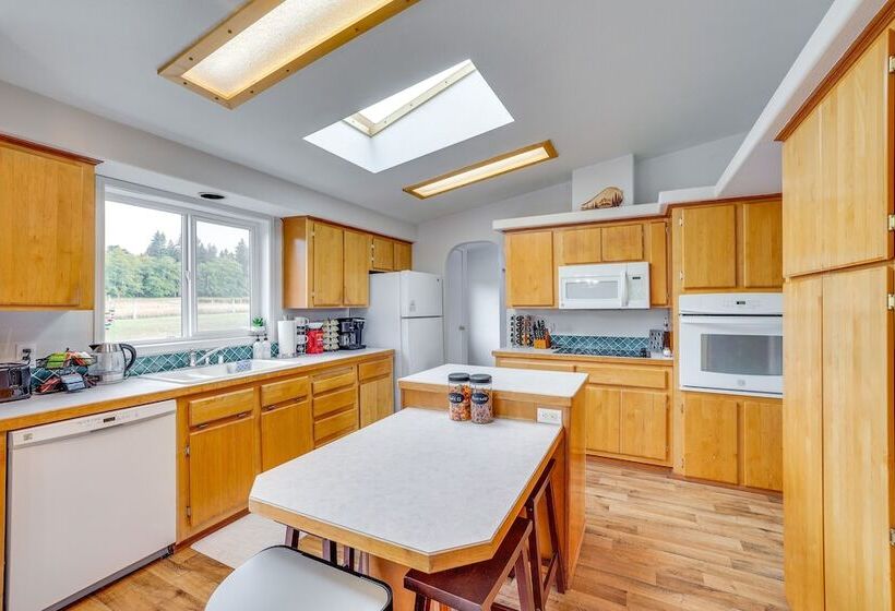 Secluded Port Angeles Home W/ Deck & Gas Grill!