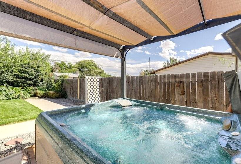 Hot Tub & Fire Pit: Serene Clifton Retreat!