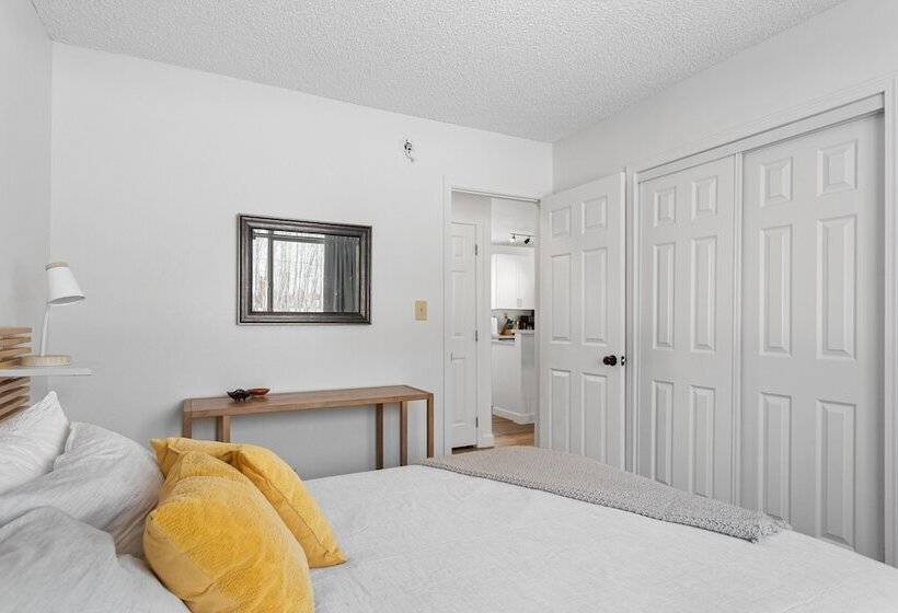 Serene Palmer Home: Walk To Downtown & Riverfront!