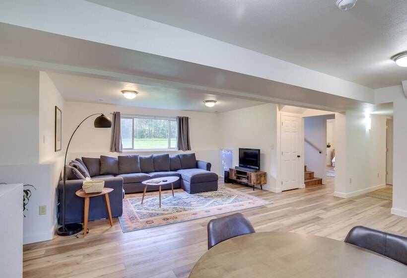 Serene Palmer Home: Walk To Downtown & Riverfront!