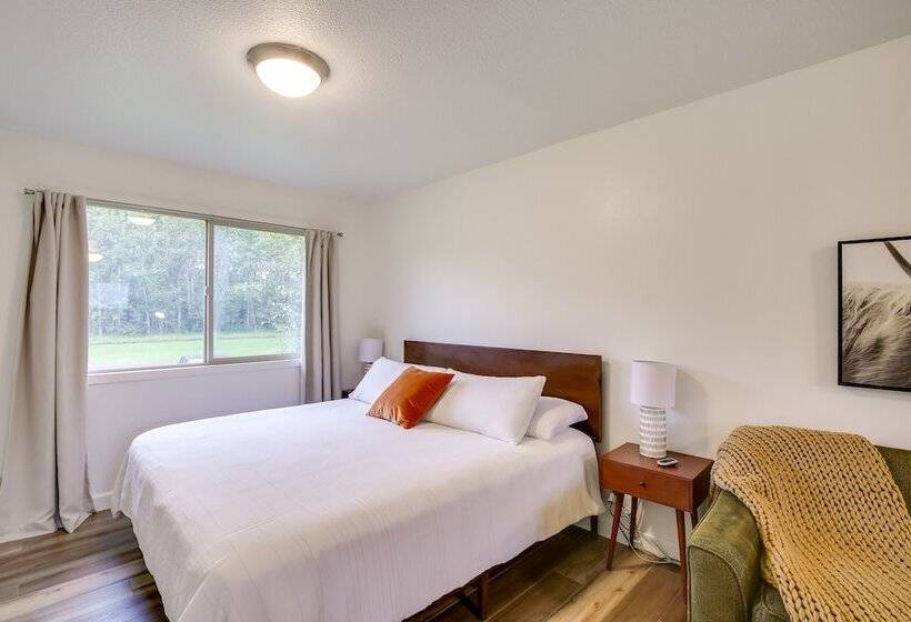 Serene Palmer Home: Walk To Downtown & Riverfront!