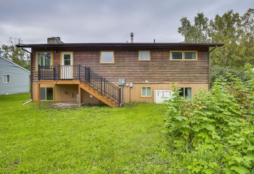 Serene Palmer Home: Walk To Downtown & Riverfront!