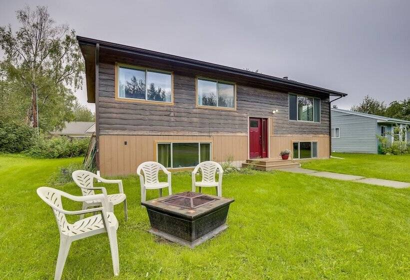 Serene Palmer Home: Walk To Downtown & Riverfront!