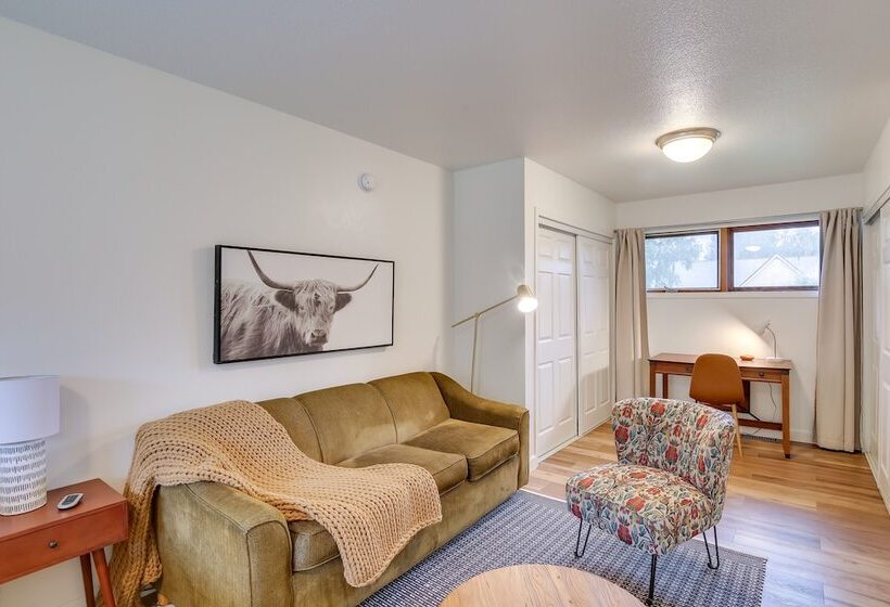 Serene Palmer Home: Walk To Downtown & Riverfront!