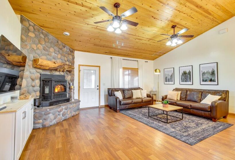 Pet Friendly Show Low Cabin W/ 1 Acre Fenced Yard!