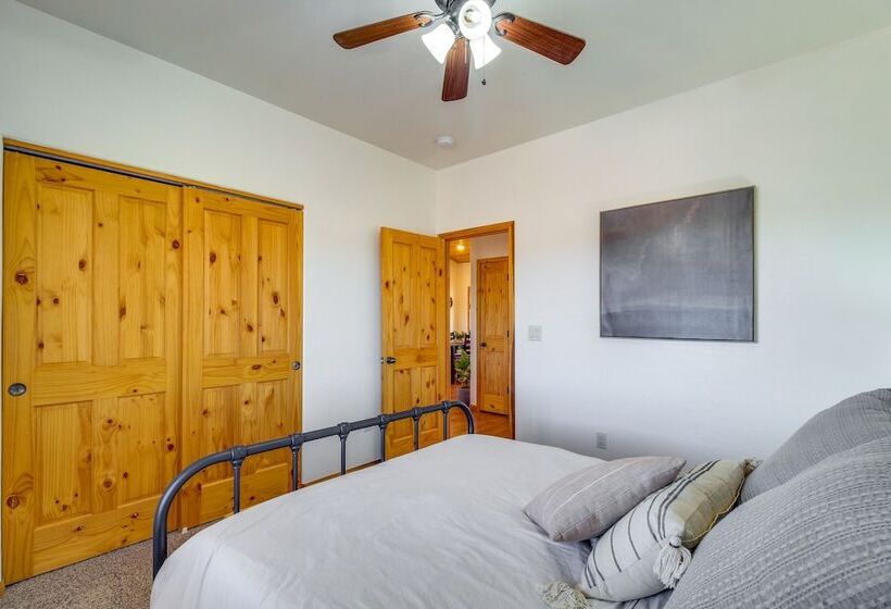 Pet Friendly Show Low Cabin W/ 1 Acre Fenced Yard!