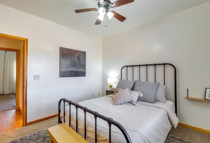 Pet Friendly Show Low Cabin W/ 1 Acre Fenced Yard!