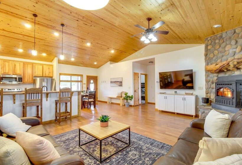 Pet Friendly Show Low Cabin W/ 1 Acre Fenced Yard!