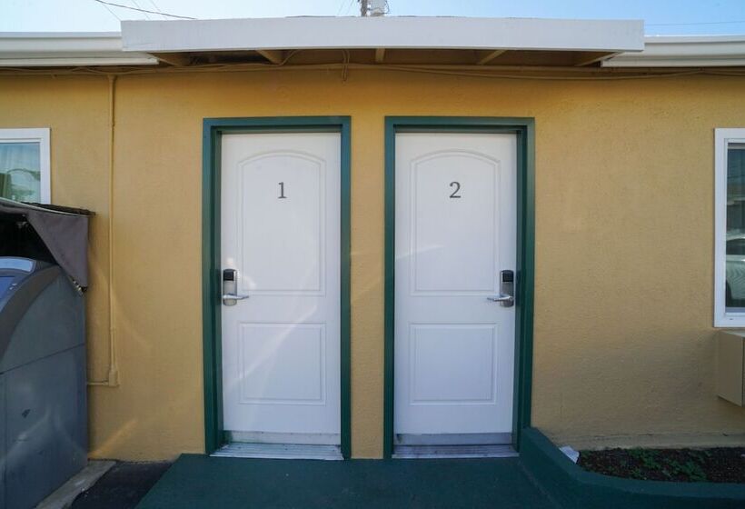 Signal Hill Motel