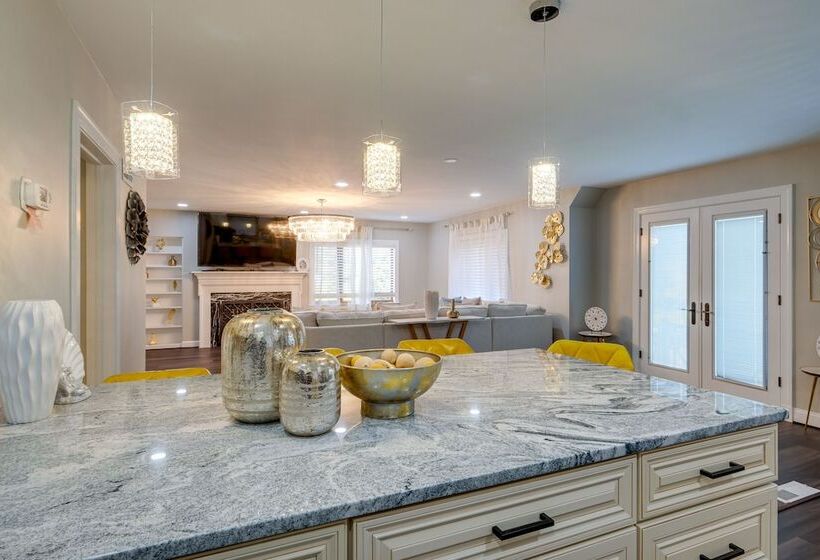 Silver Springs Home: Walk To Downtown!