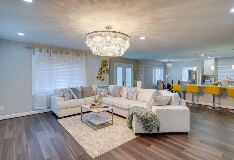 Silver Springs Home: Walk To Downtown!