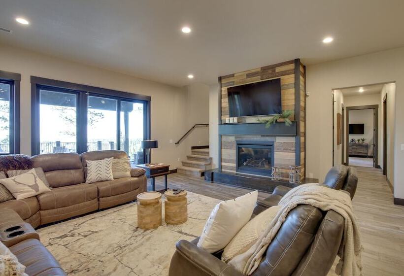 South Dakota Retreat W/ Hot Tub, Fire Pit & Grill!