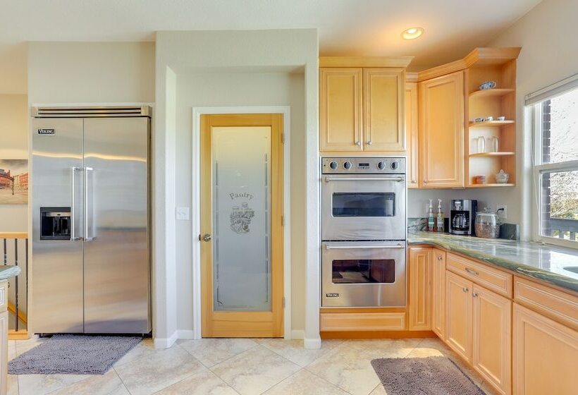 Spacious Brighton Home W/ Game Room + Fire Table!