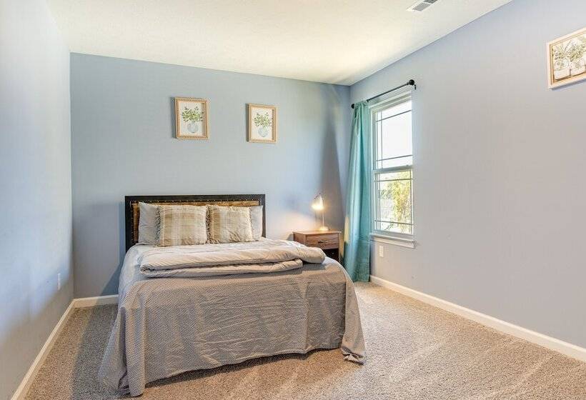 Spacious Camby Home W/ Community Pool + Park!