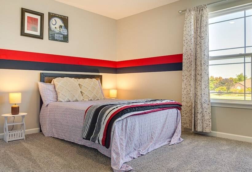 Spacious Camby Home W/ Community Pool + Park!