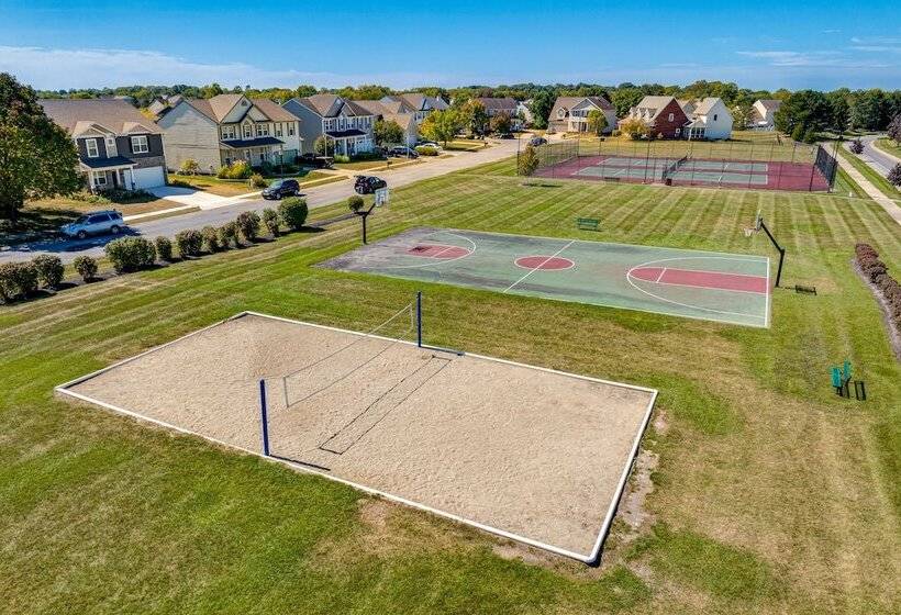 Spacious Camby Home W/ Community Pool + Park!