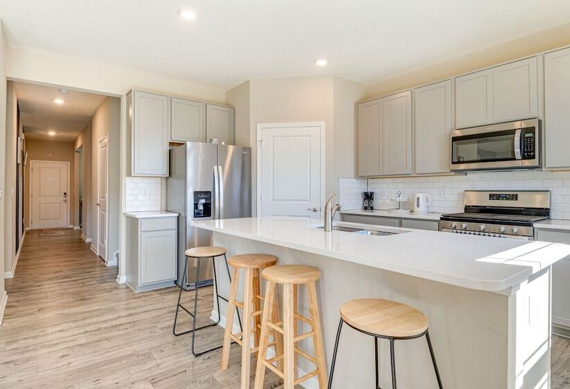 Spacious Camby Home W/ Community Pool + Park!