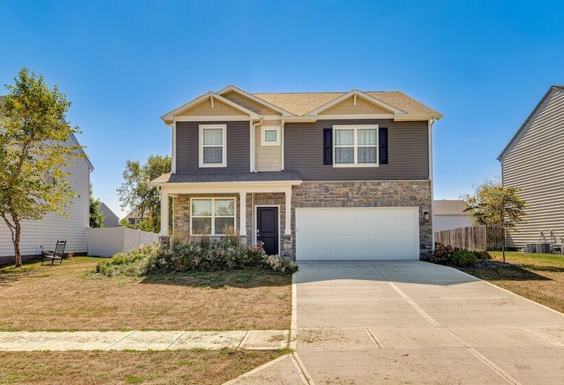 Spacious Camby Home W/ Community Pool + Park!
