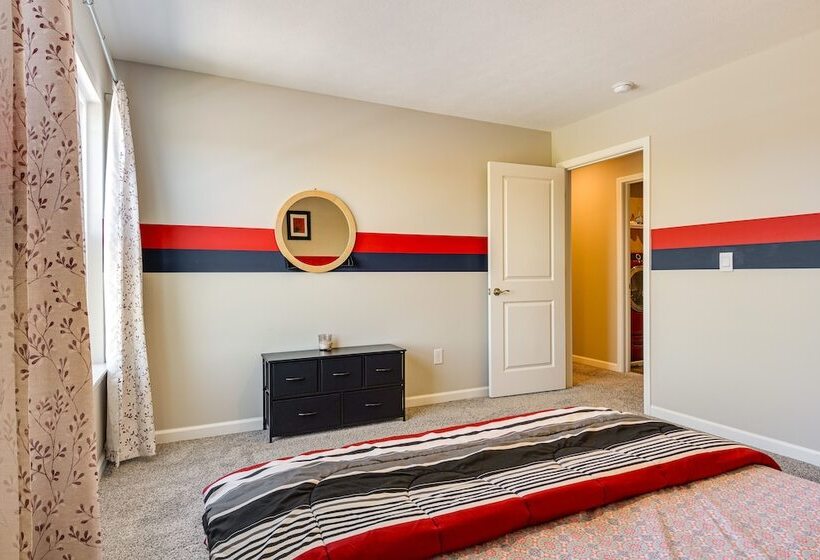 Spacious Camby Home W/ Community Pool + Park!