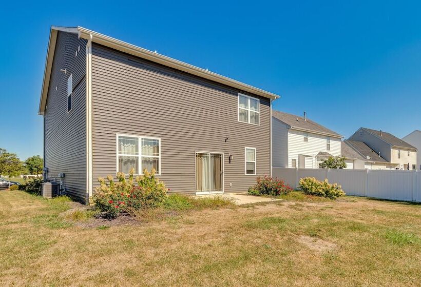 Spacious Camby Home W/ Community Pool + Park!