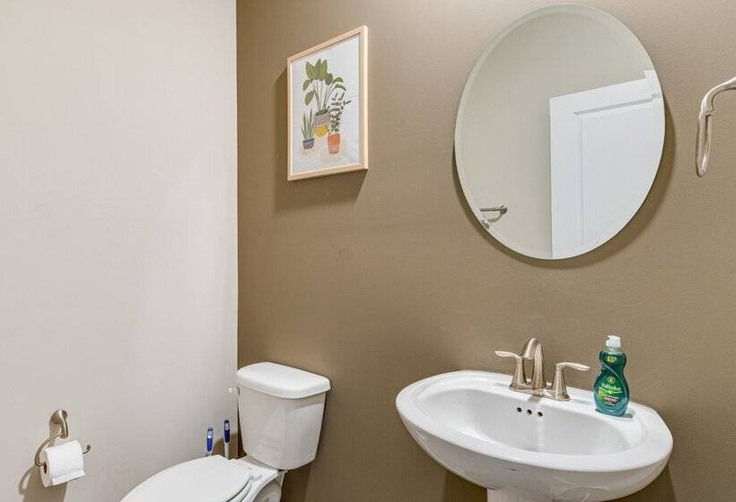 Spacious Camby Home W/ Community Pool + Park!