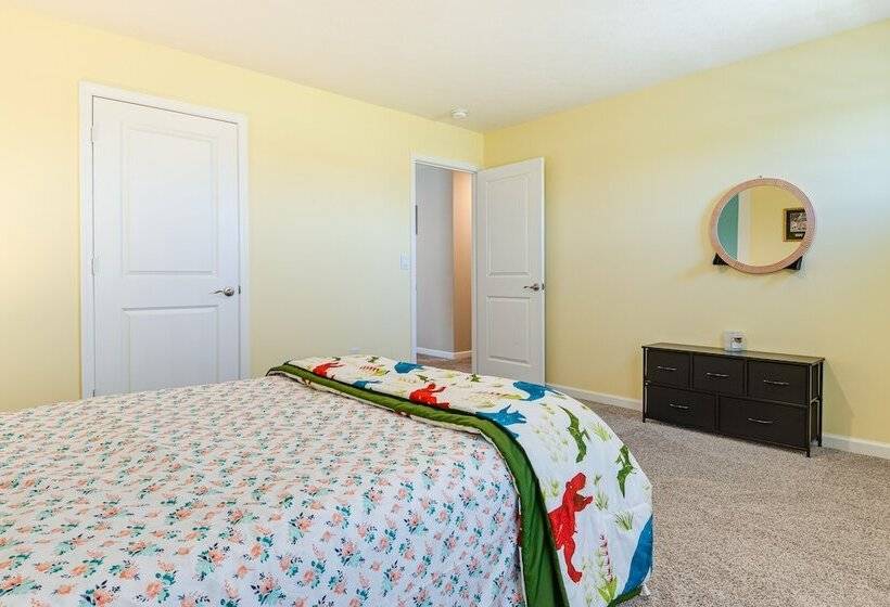 Spacious Camby Home W/ Community Pool + Park!