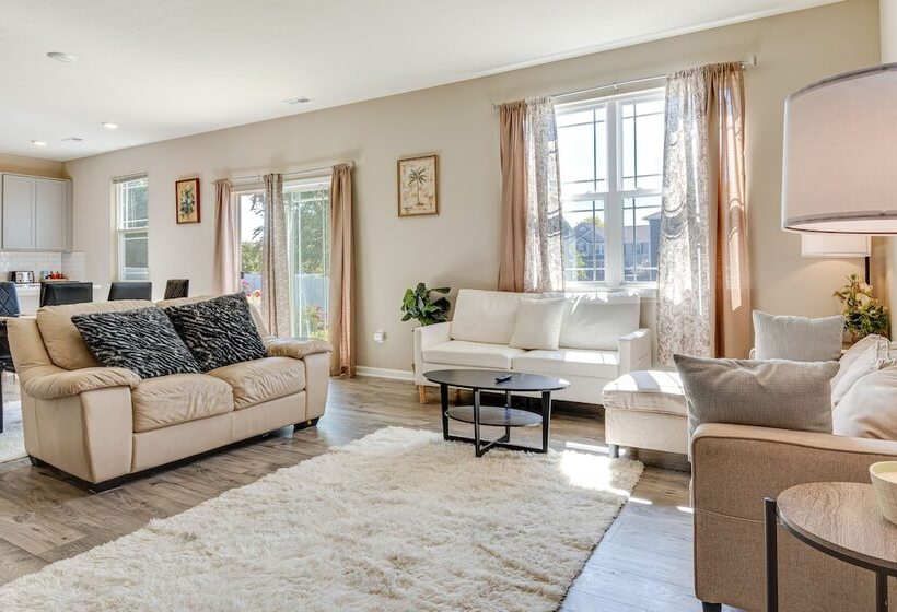 Spacious Camby Home W/ Community Pool + Park!