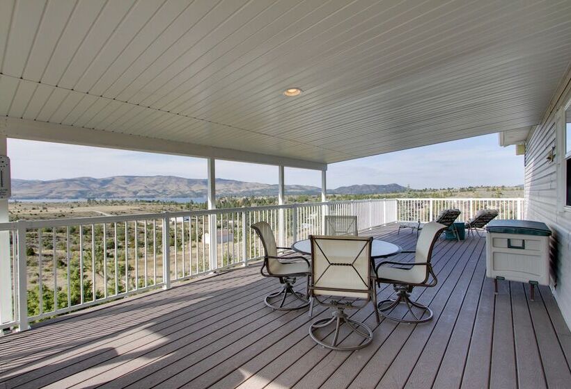 Spacious Canyon Ferry Lake House With Bar & Views!