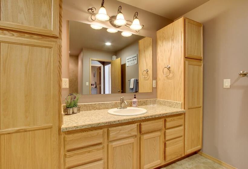 Spacious Canyon Ferry Lake House With Bar & Views!