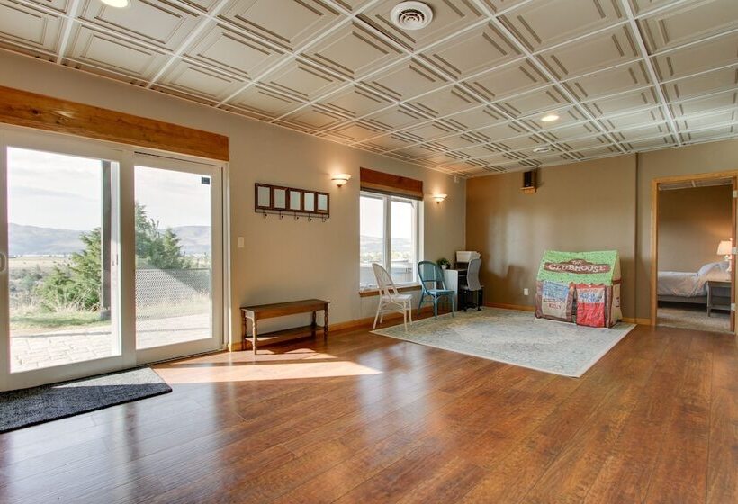 Spacious Canyon Ferry Lake House With Bar & Views!